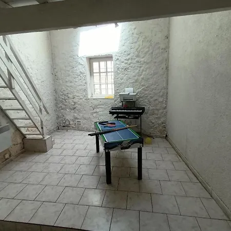 Nevian: Agreable Maison De Apartment